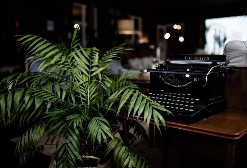 Fjærland Fjordstove Hotell   Huseby Hotelldrift As