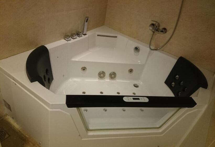 ホテル Diana Heights Luxury