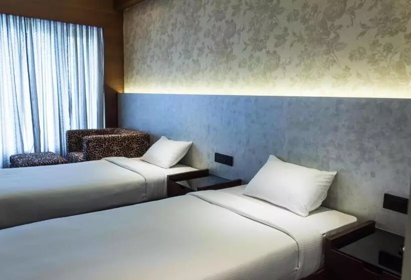 בית מלון כפרי Diana Heights Luxury