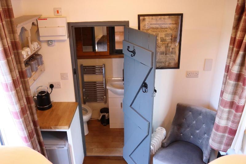 فندق Stonehenge Inn & Shepherds Huts