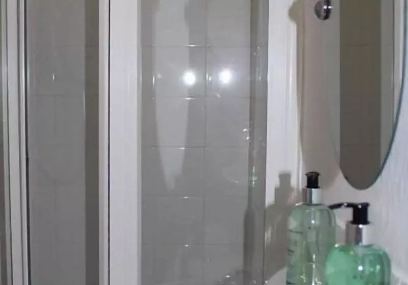 酒店 Stonehenge Inn & Shepherds Huts