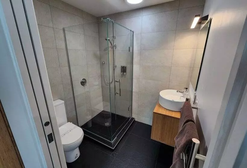 汽车旅馆 The Strand