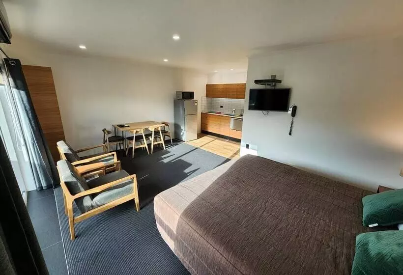 汽车旅馆 The Strand