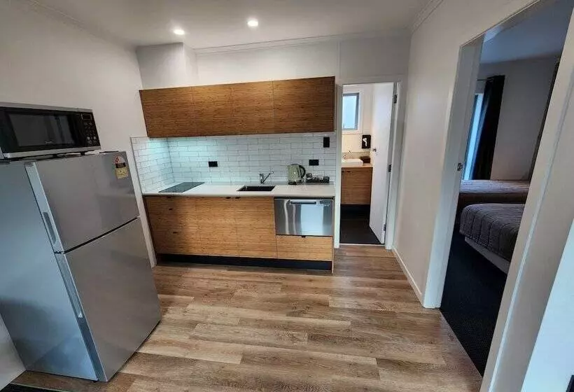 汽车旅馆 The Strand