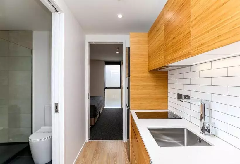 汽车旅馆 The Strand