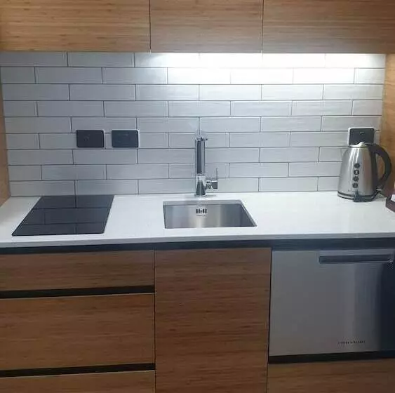 汽车旅馆 The Strand