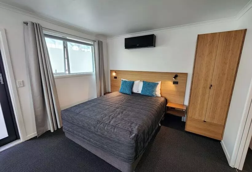 汽车旅馆 The Strand