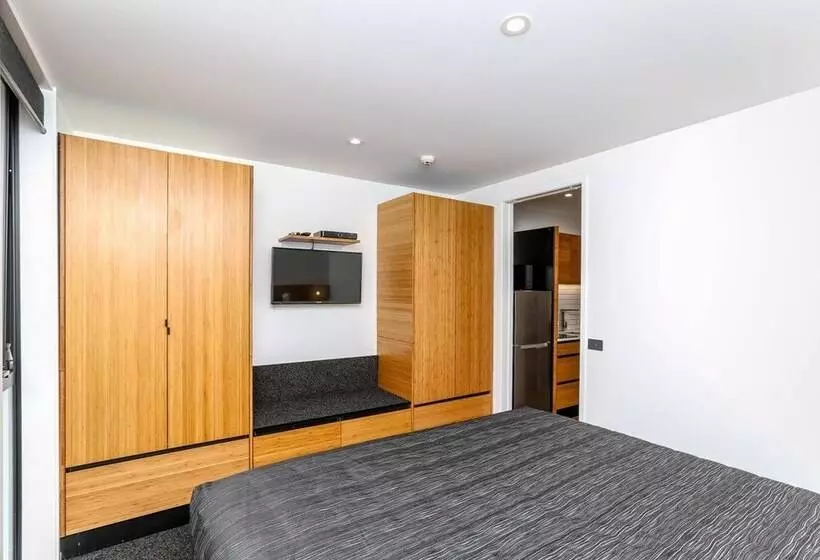 汽车旅馆 The Strand