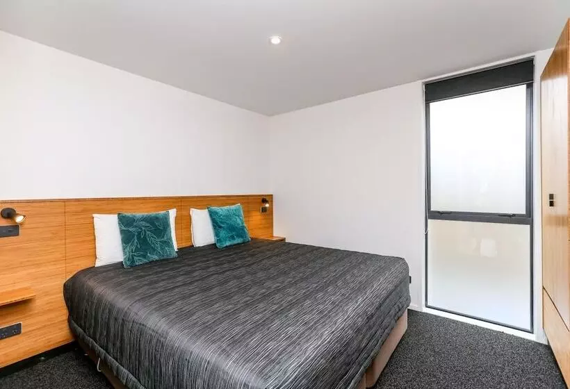 汽车旅馆 The Strand