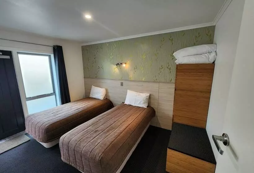 汽车旅馆 The Strand