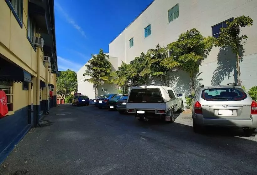 بنسيون Brisbane Manor