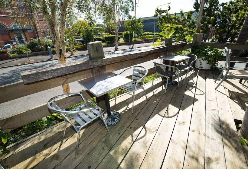 بنسيون Brisbane Manor