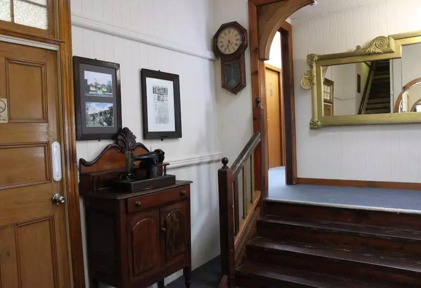 بنسيون Brisbane Manor