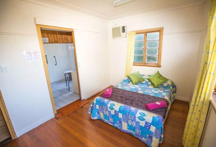 بنسيون Brisbane Manor