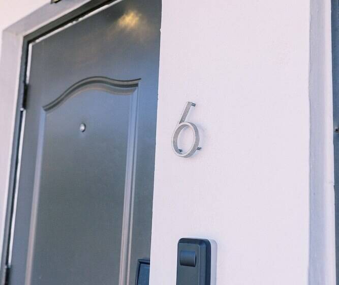 ホテル Bayview Apartments By Lowkl