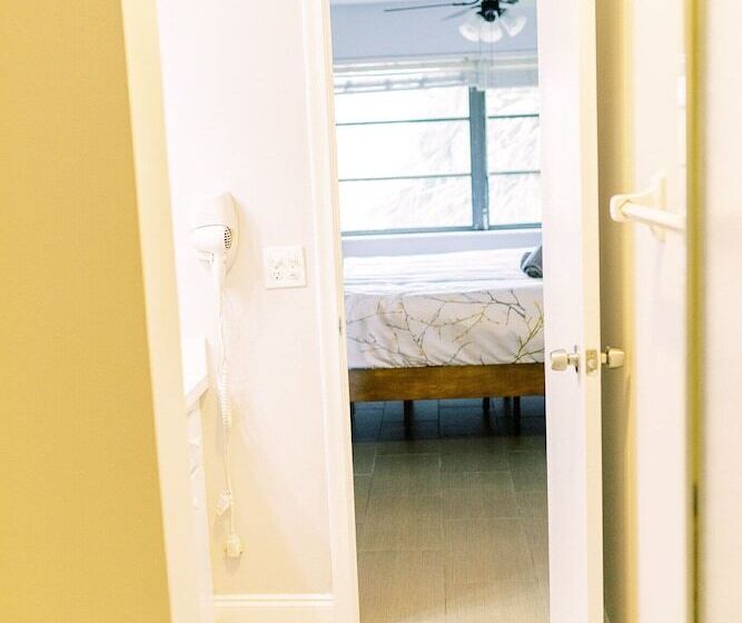 ホテル Bayview Apartments By Lowkl