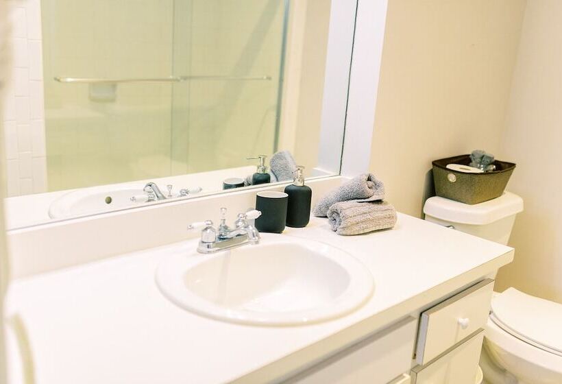 ホテル Bayview Apartments By Lowkl