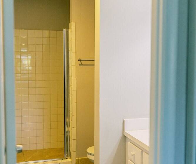 ホテル Bayview Apartments By Lowkl