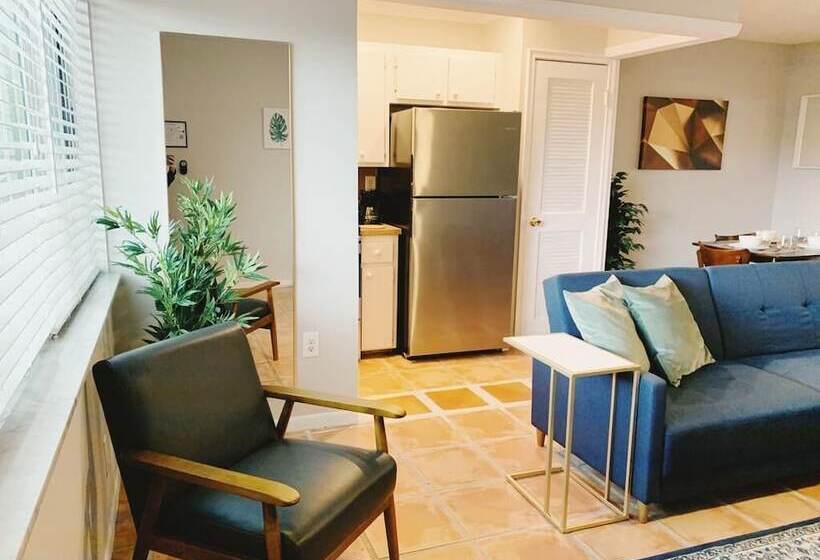 ホテル Bayview Apartments By Lowkl