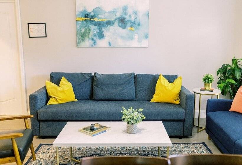 ホテル Bayview Apartments By Lowkl