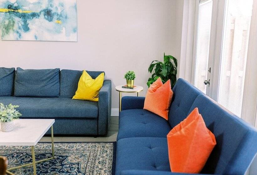 ホテル Bayview Apartments By Lowkl