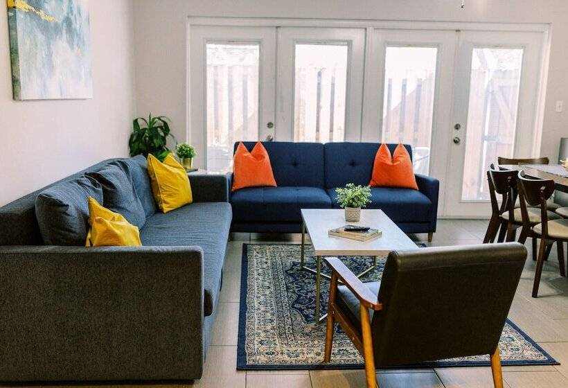 ホテル Bayview Apartments By Lowkl