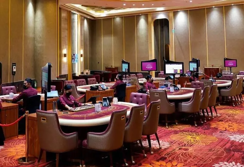 Fili Hotel At Nustar Cebu