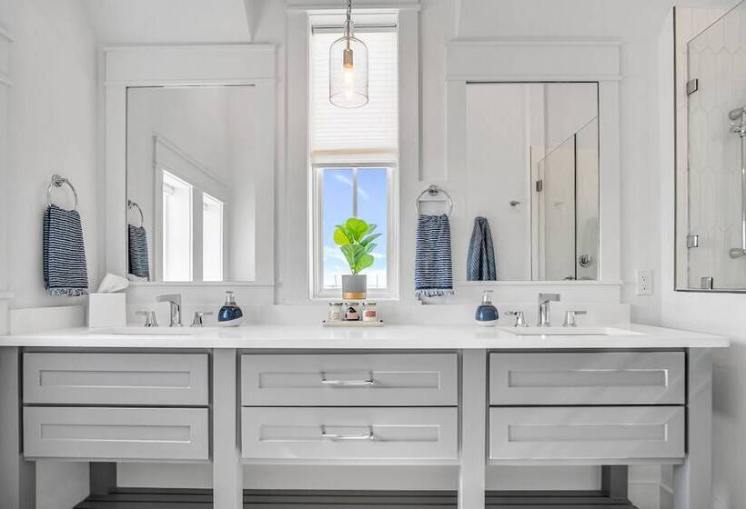 Isle Of Dogs 205 Fiv B