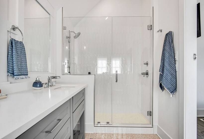 Isle Of Dogs 205 Fiv B