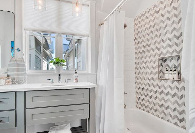 Isle Of Dogs 205 Fiv B