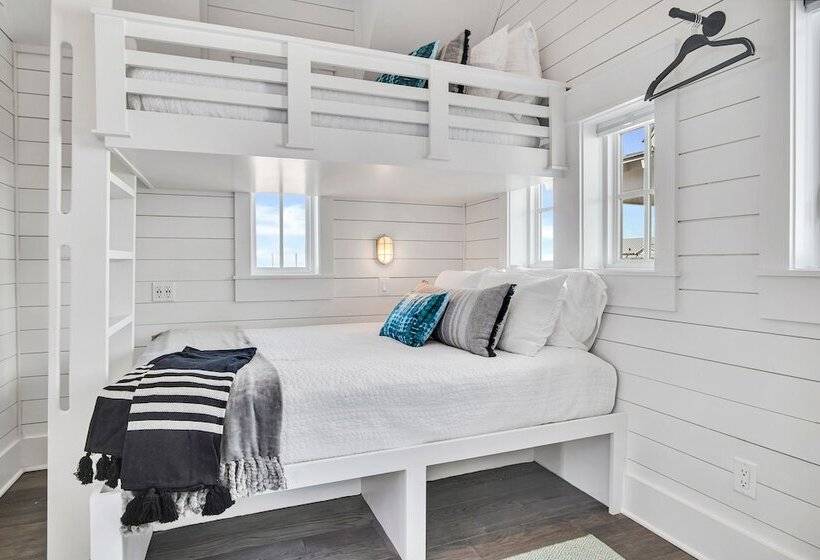 Isle Of Dogs 205 Fiv B