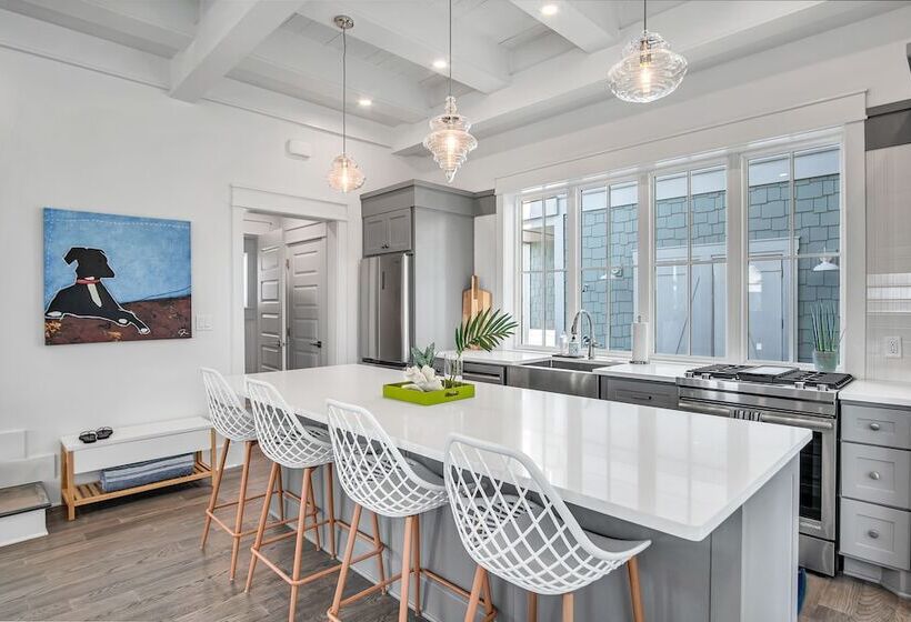 Isle Of Dogs 205 Fiv B