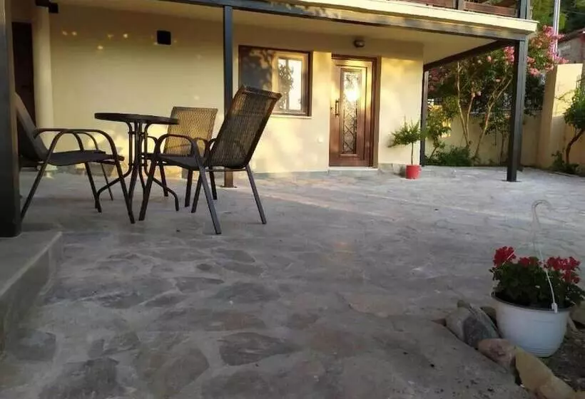 Majatalo Guesthouse Kastelia