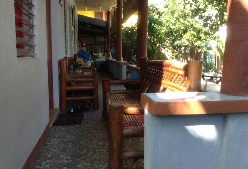 פנסיון Our Place Guesthouse