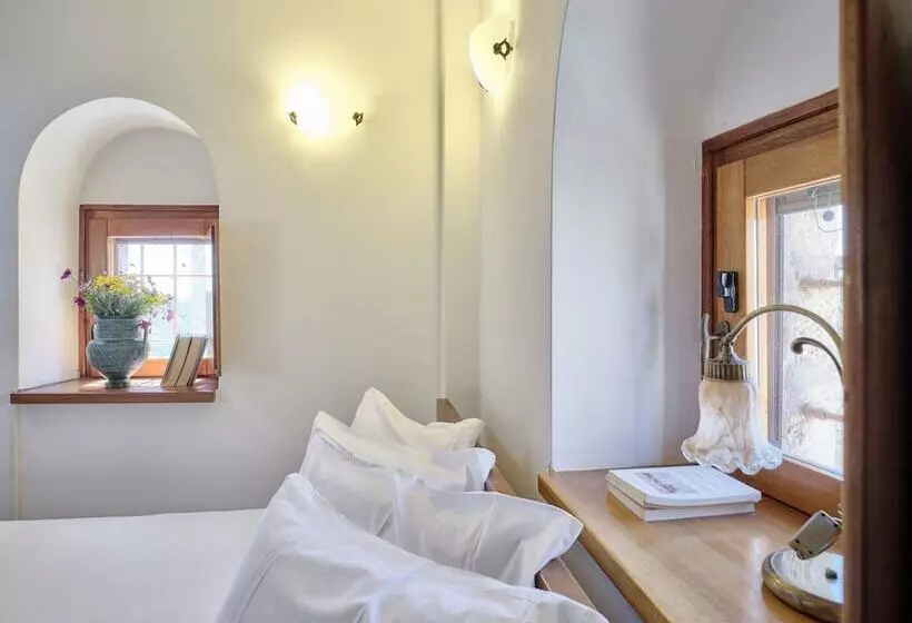 Majatalo Petreas Tower