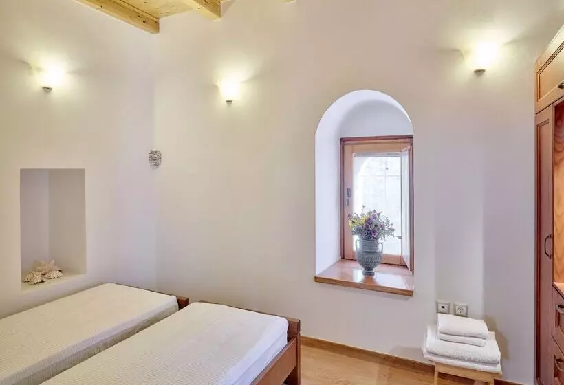 Majatalo Petreas Tower