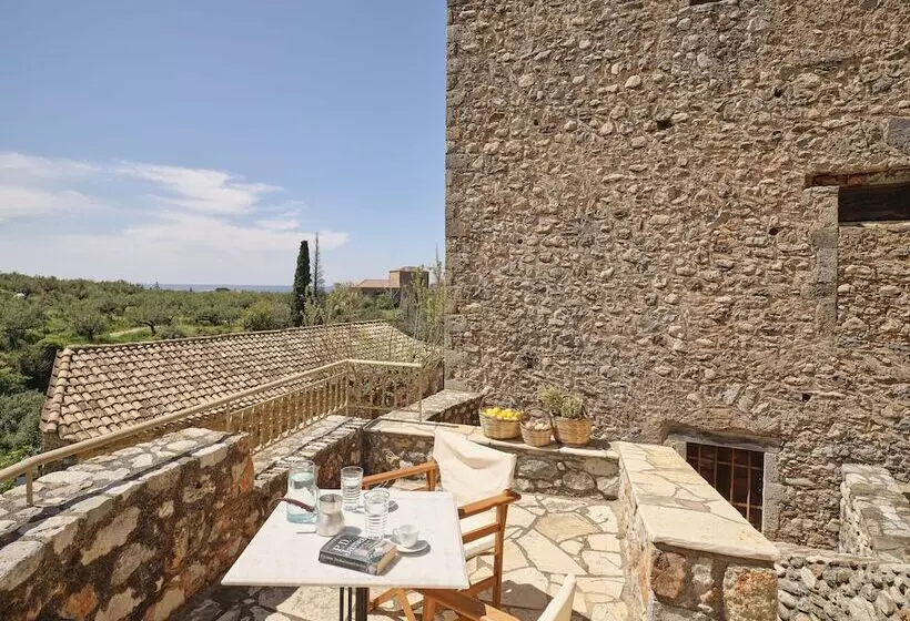 Majatalo Petreas Tower