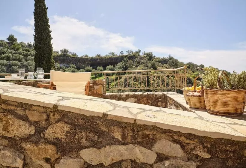 Majatalo Petreas Tower