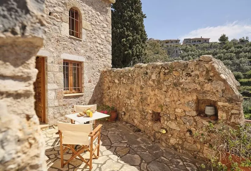 Majatalo Petreas Tower