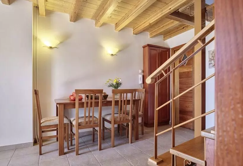 Majatalo Petreas Tower