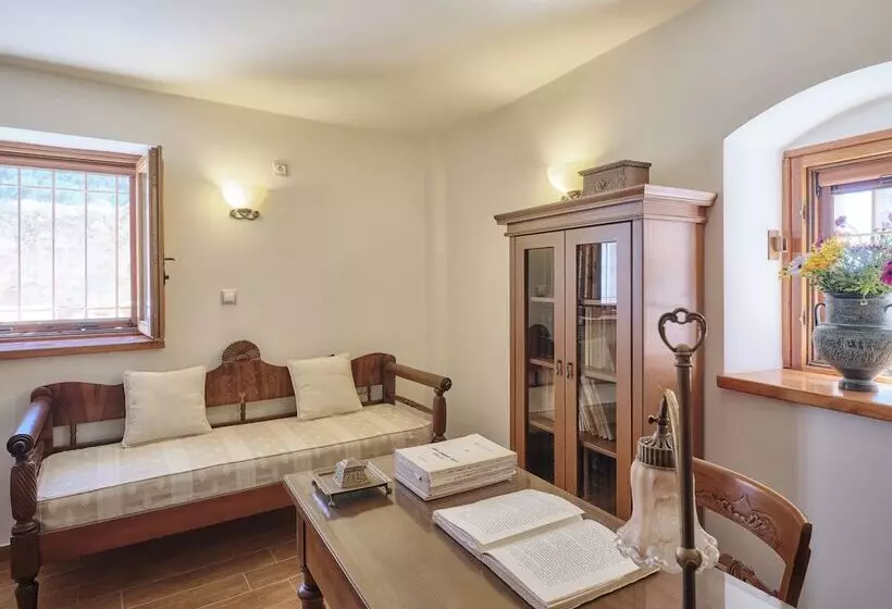 Majatalo Petreas Tower