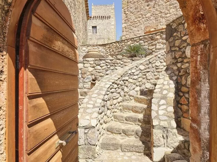 Majatalo Petreas Tower