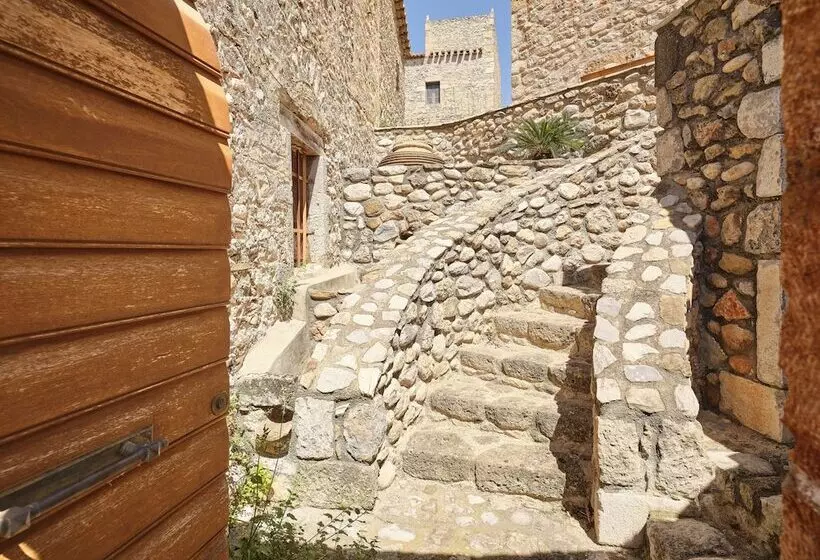 Majatalo Petreas Tower