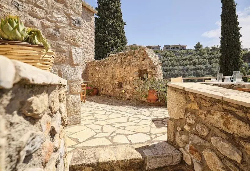 Majatalo Petreas Tower