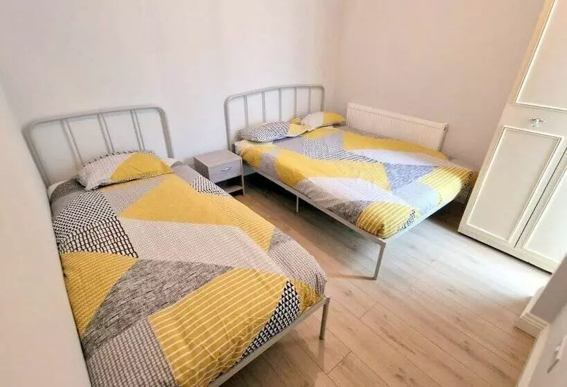 Residenssi 2 Bedroom House In South London   Sutton