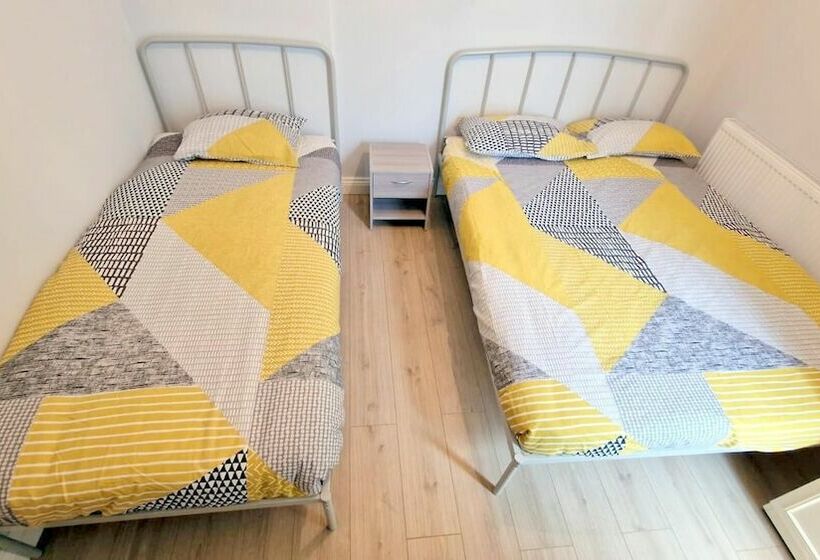 Резиденция 2 Bedroom House In South London Sutton