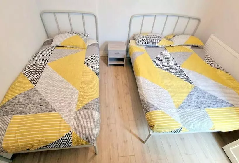 Residenssi 2 Bedroom House In South London   Sutton