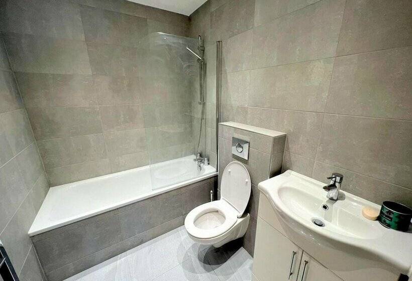 Резиденция 2 Bedroom House In South London Sutton