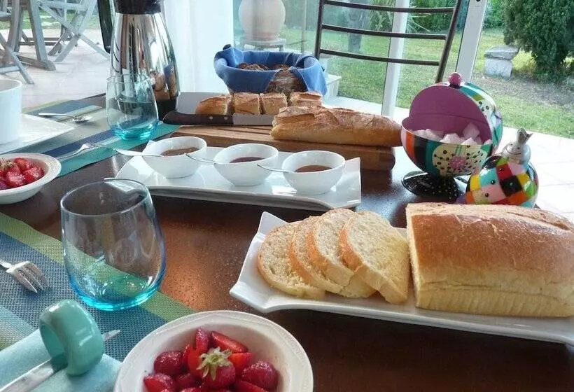 ベッドアンドブレックファースト Chambre D Hôtes La Villa Du Petit Port