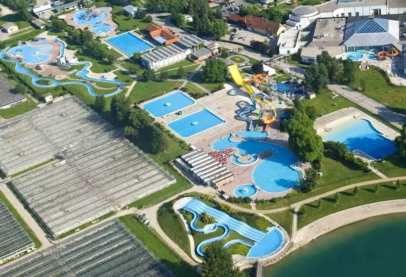 هتل Mobile Homes With Thermal Riviera Tickets In Terme čatež